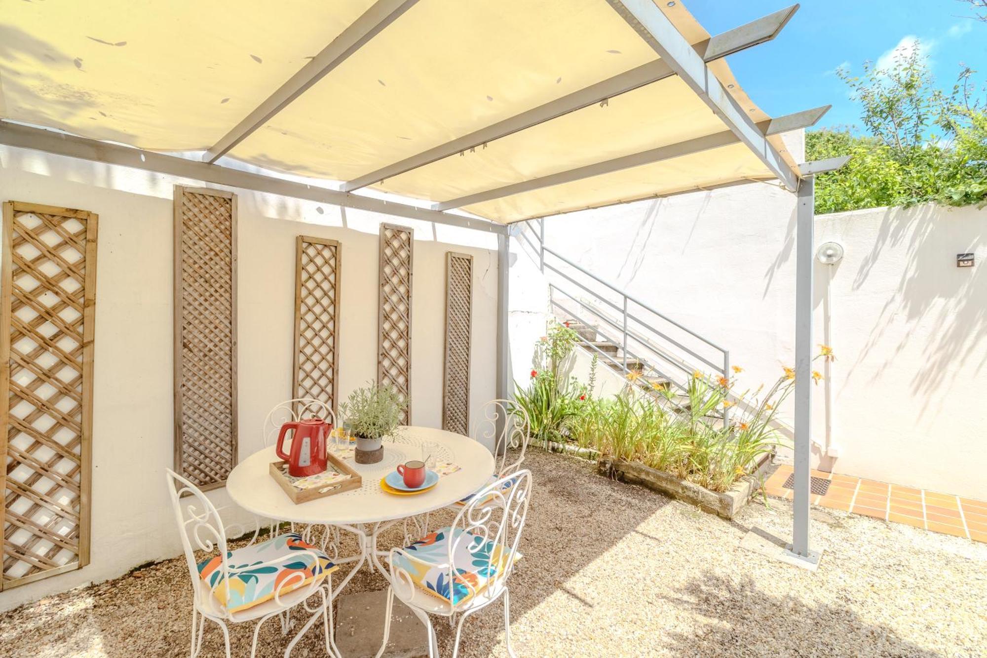 Petite Maison Avec Jardin *
